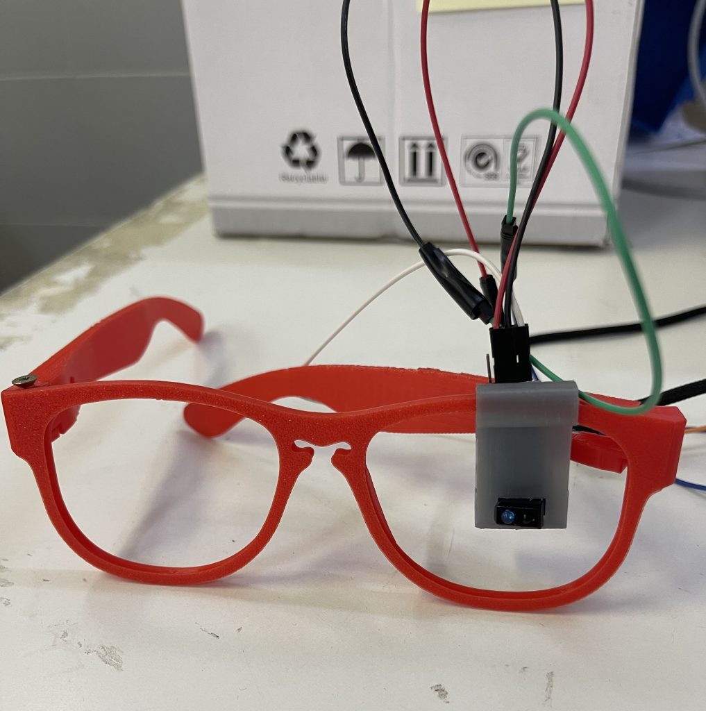 Gafas con sensor infrarrojo con impresora 3D