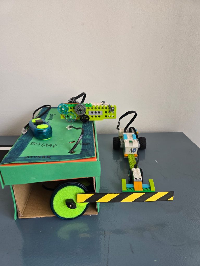 Primeres proves amb el material de robòtica.